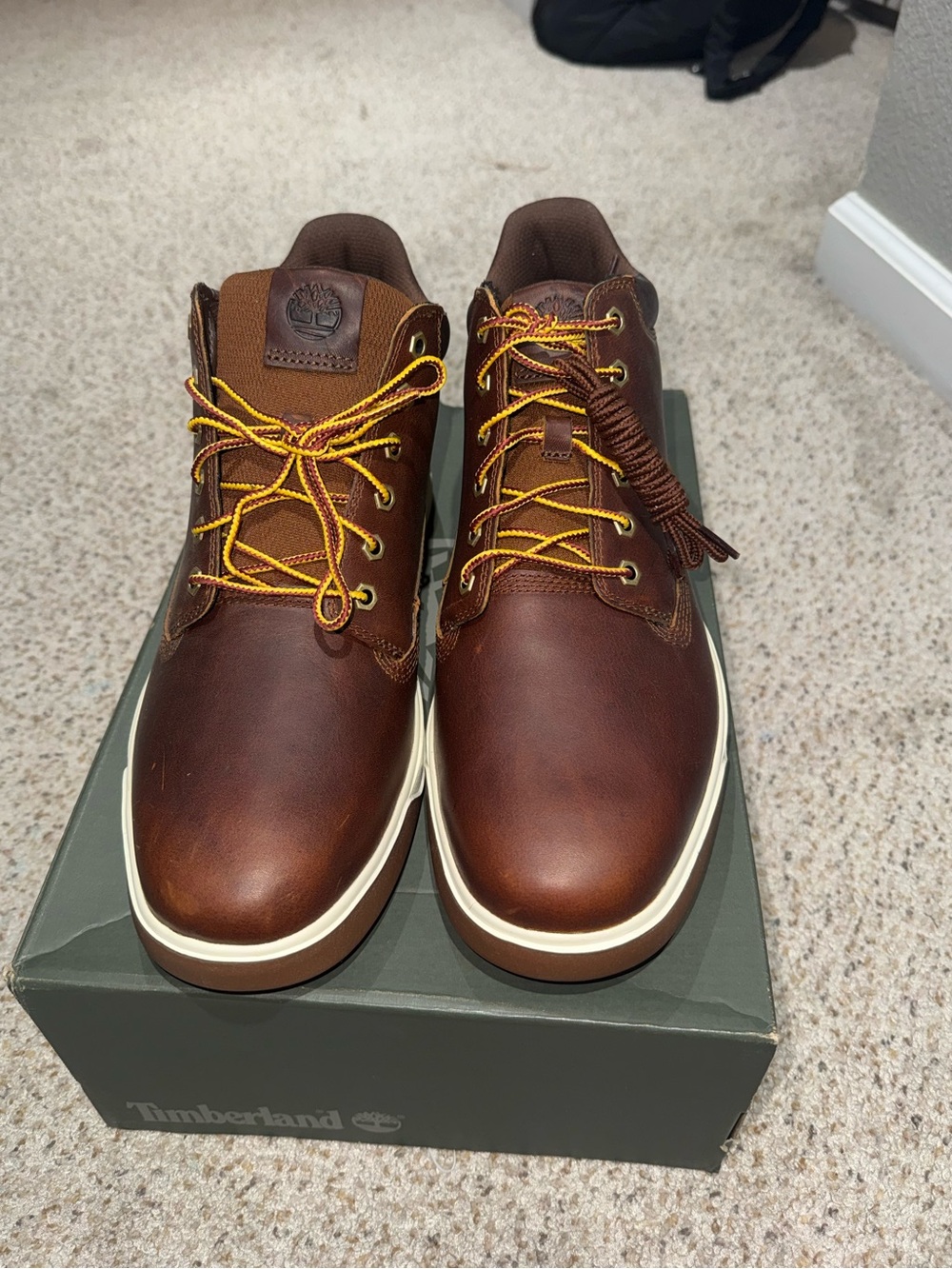 Timberland Brown Leather Men’s Chukka Boots with Yellow Laces